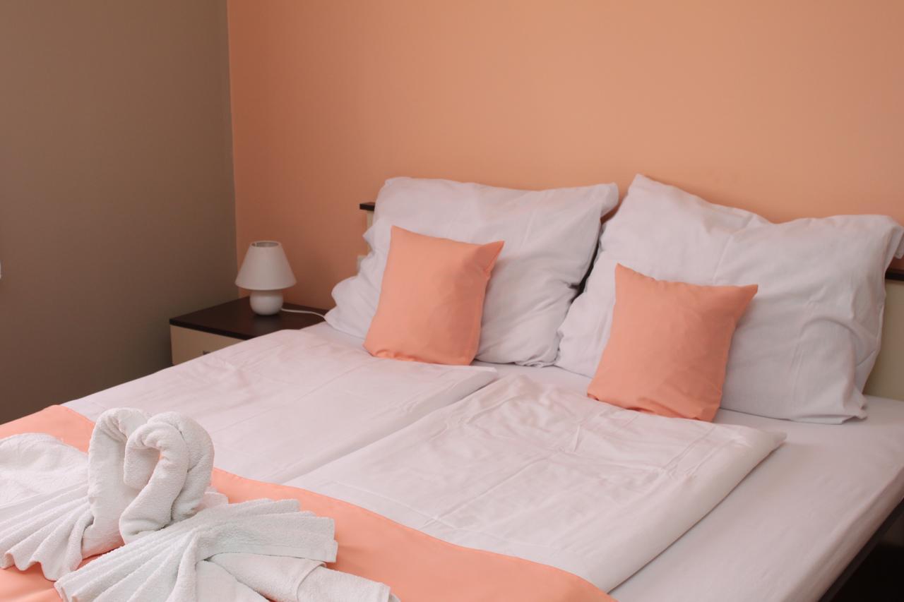 Sun Apartments Суботиця Екстер'єр фото